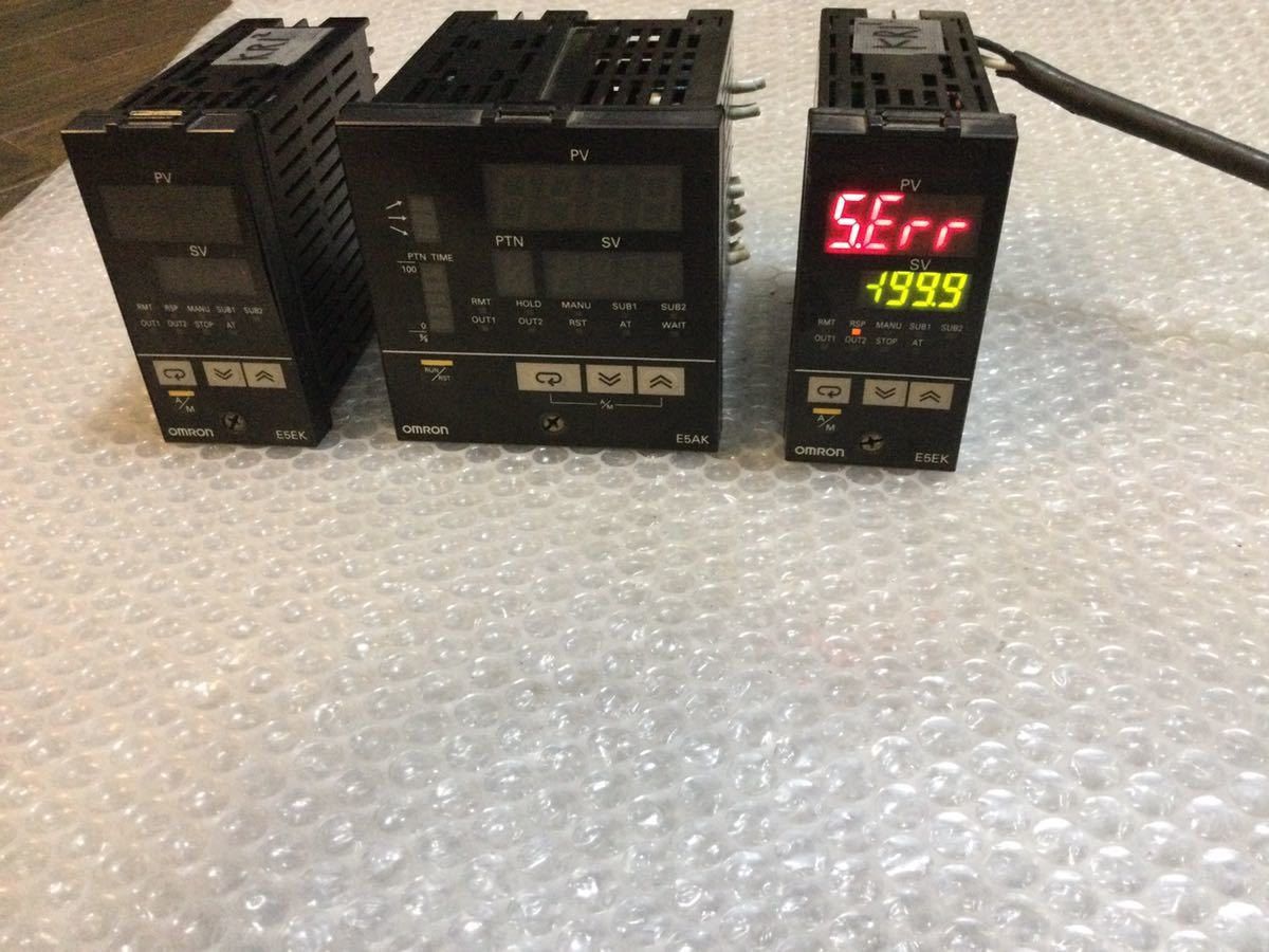 [KR1] オムロン　温度コントローラー　E5AK-TAA2FB / E5EK-AA2B/ E5EK-AA2B (3セット) AC100-240V　中古動作品 (動作保証)_画像2