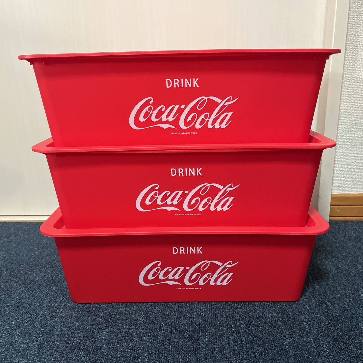 未使用 コカ コーラ フタ付き スクエア 収納 BOX 浅型 レッド 3個セット プラスチック バスケット ボックス Coca - Cola_画像1