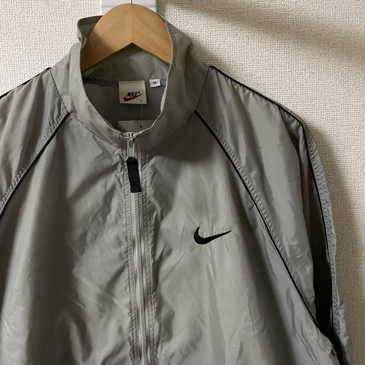 NIKE ナイキ ナイロンジャケット ジップアップ　古着 グレー　メンズ　M_画像4