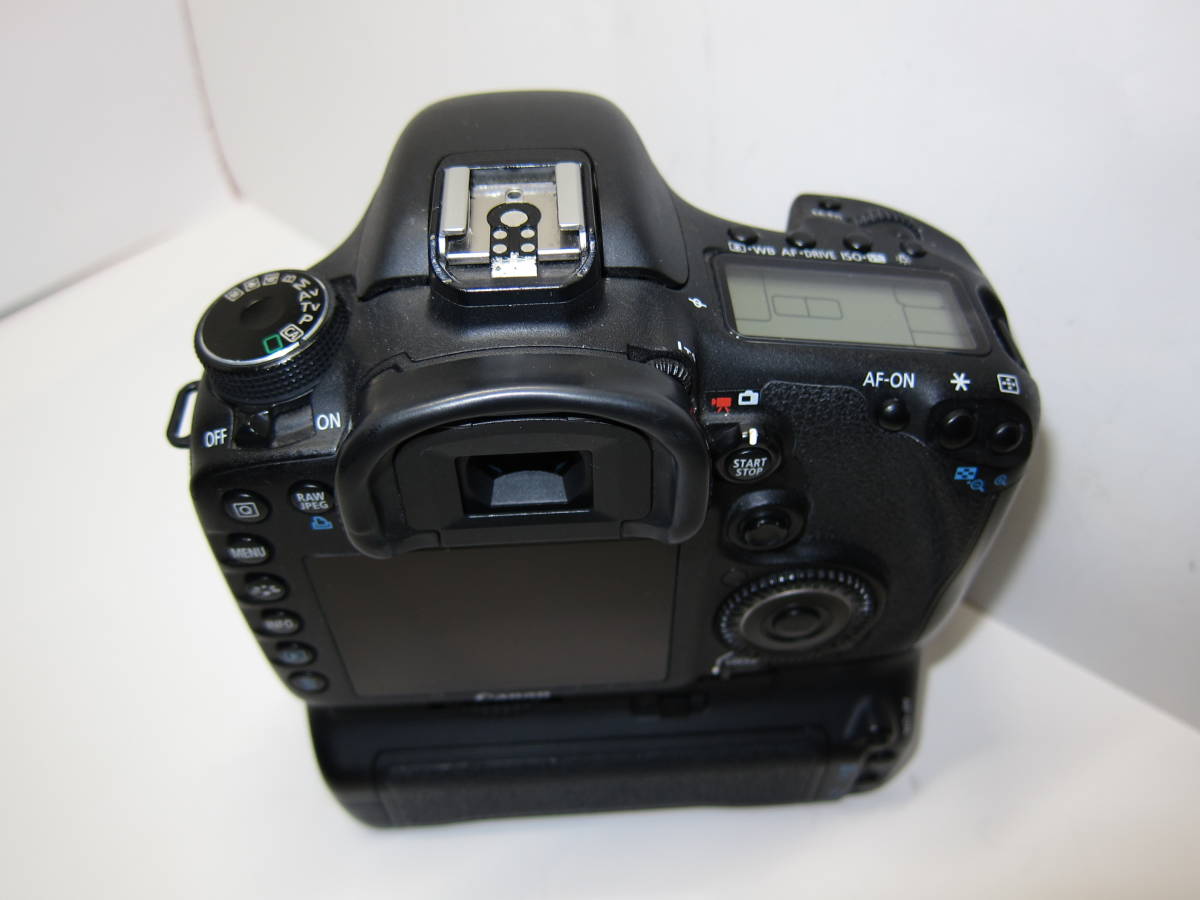 Canon EOS 7D ( バッテリーグリップ BG-E7 付き) ■ 10688 ⑤_画像3