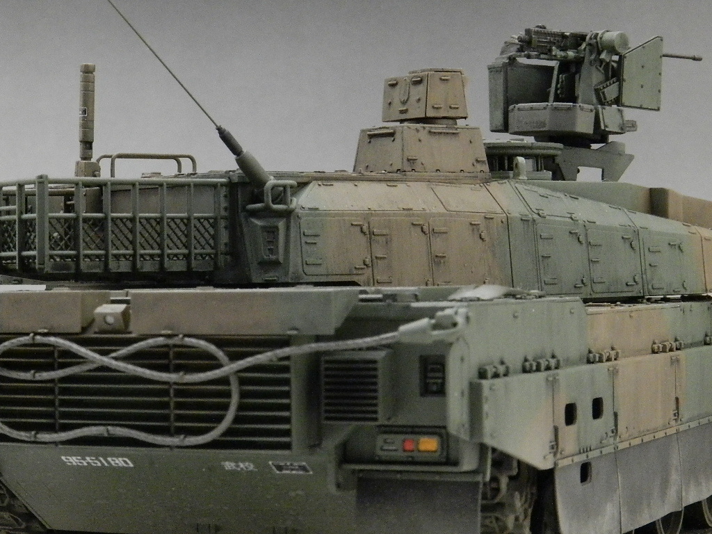 ■1/35 タミヤ製　10式戦車　CROWSⅡ搭載車　完成品_画像5