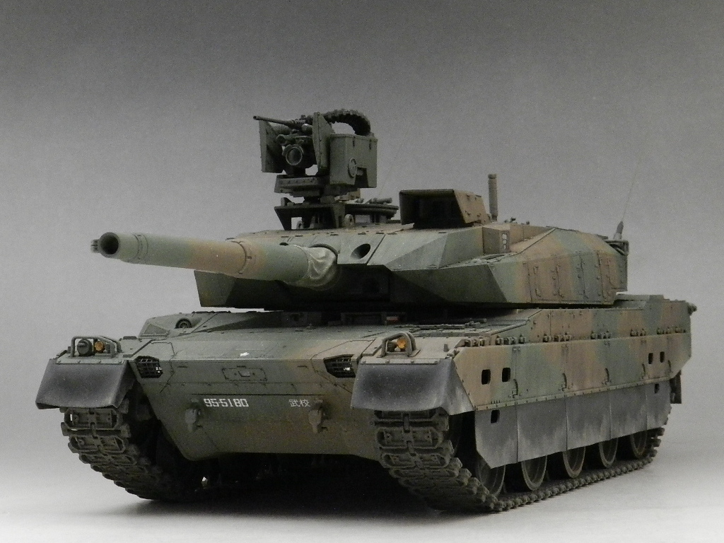 ■1/35 タミヤ製　10式戦車　CROWSⅡ搭載車　完成品_画像1