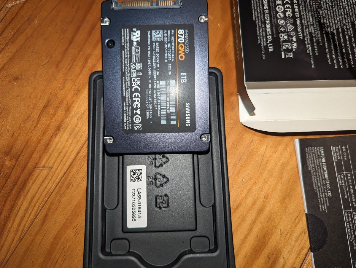新品開封のみ　誤って購入　最新型スペック　サムスン　SSD　8T　2.5インチ　870 QVO MZ-77Q8T0B/IT 8TB