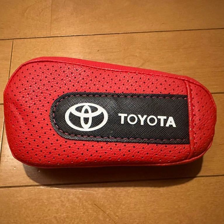 TOYOTA ロゴ　肘、膝当てクッション