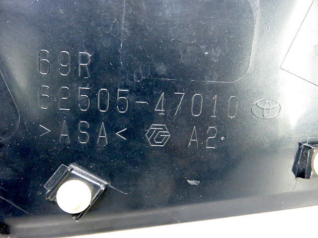トヨタ プリウス 純正 ZVW50 外装部品 62505-47010/1 左右セット_画像4