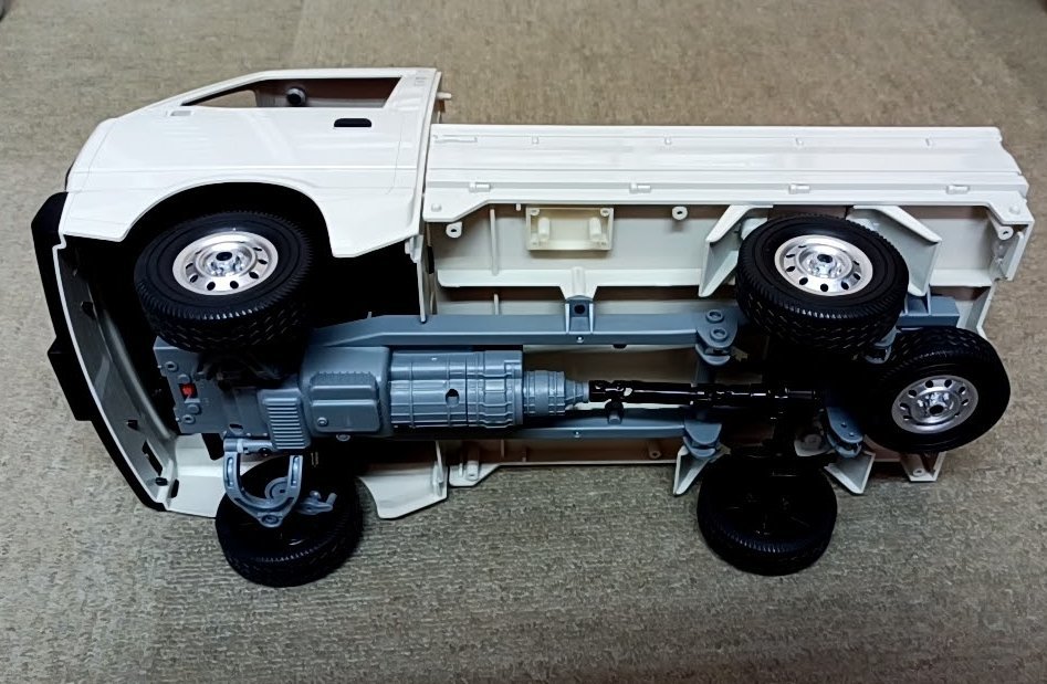 【送料無料】ラジコン トラック車 RCカー RCトラック 子供 知育玩具 電気おもちゃ 1：10 スケール シュミレーション ホワイト_画像4