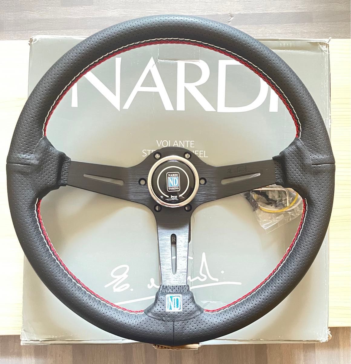 NARDI ナルディ ホーンボタン 未使用品momo サイズ　ブラック