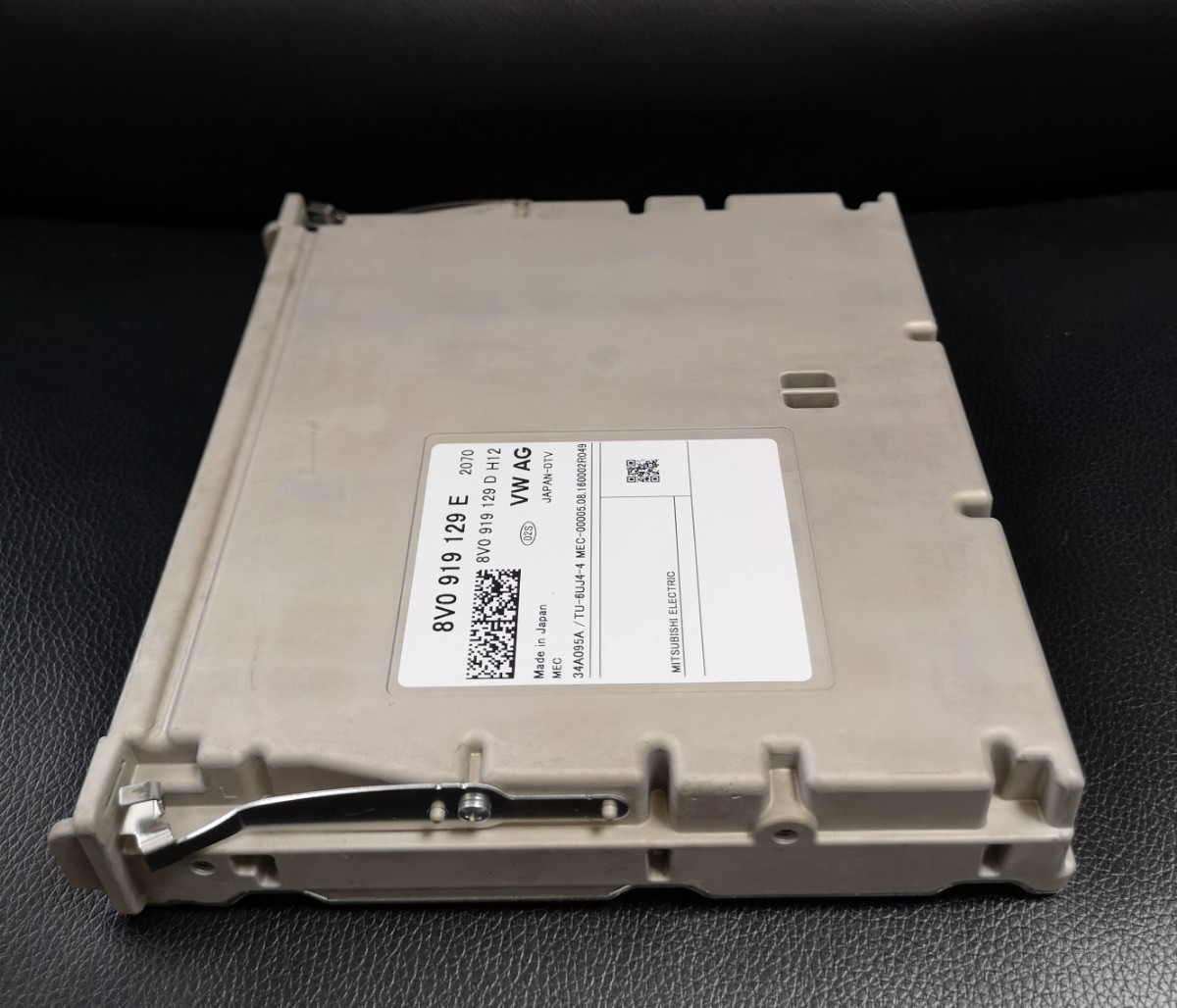 Yahoo!オークション - 8V0919129E VW AUDI 純正 TVチューナー Yahoo!オークション - 8V0919129E VW AUDI 純正 TVチューナー