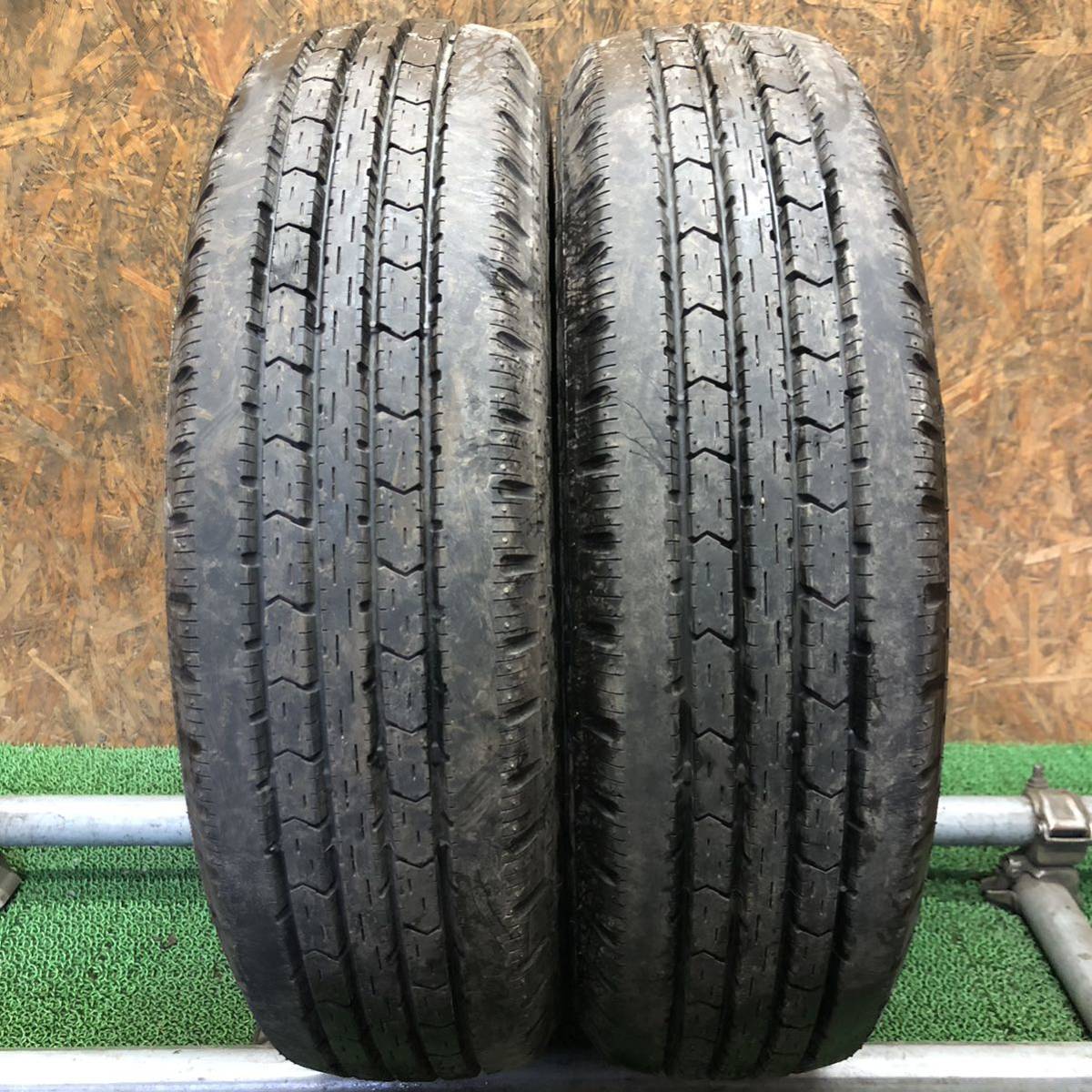 BS　V-STEEL　RIB　R202　205/70R17.5　115/113L　LT　超極上バリ山2本価格　B-329　福岡　★引き取り大歓迎★21年製★99％（イボ付き）★