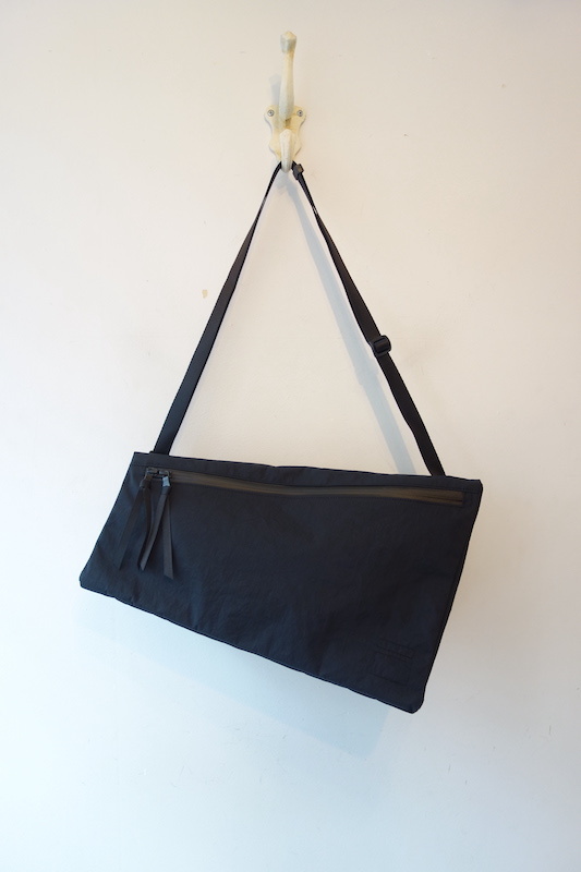 24ss Graphpaper Blankof for GP Shoulder Bag TRIANGLE GU241-90310 新品 グラフペーパー バッグ ブランコフ トライアングル