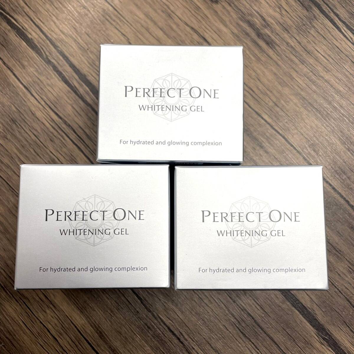 【未開封×3】PERFECT ONE パーフェクトワン 薬用ホワイトニングジェル 美容液ジェル 75g_画像1