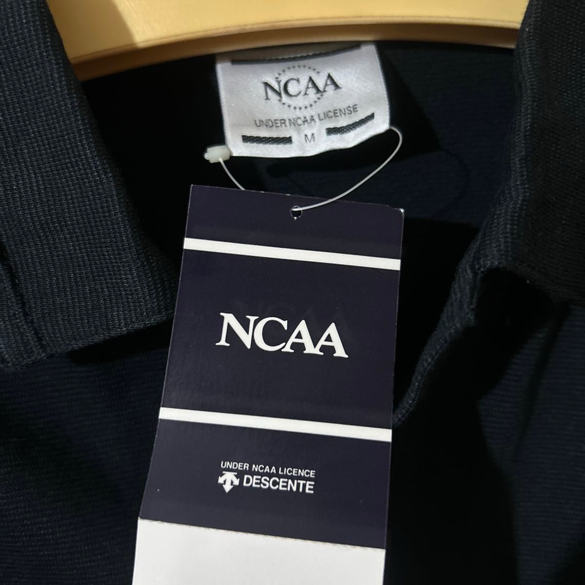 未使用　タグ付　NCAA デサント　メンズ　ポロシャツ　スポーツ　ゴルフ　ブラック　ストレッチ　胸ポケット付　 半袖ポロシャツ　