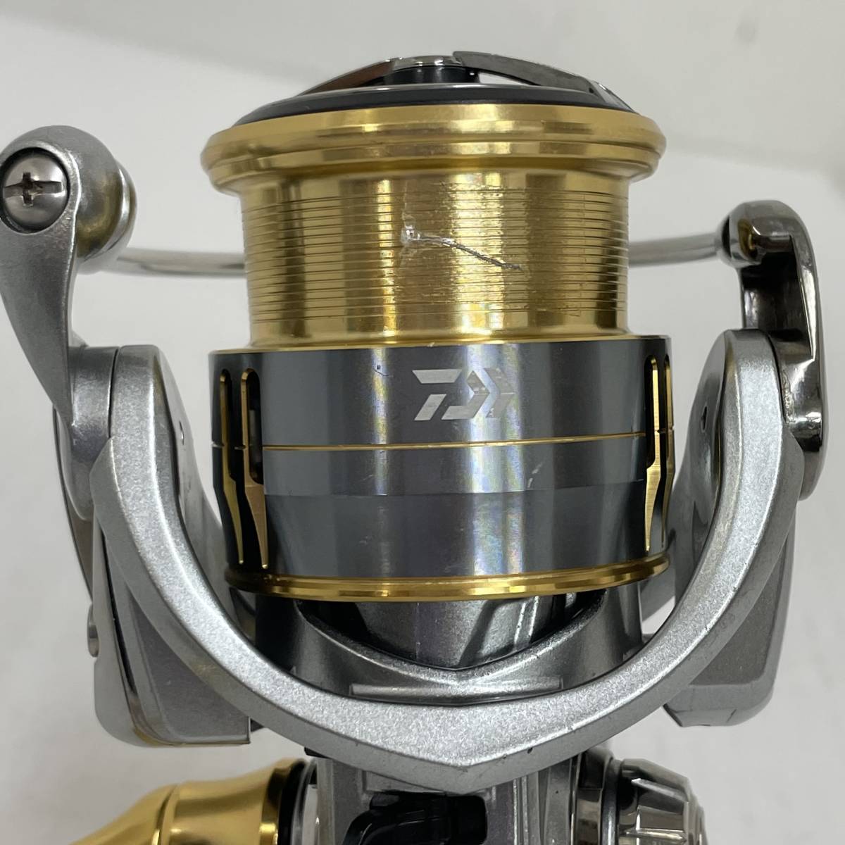 A123[06]1(スピニングリール) 中古 DAIWA/ダイワ/18フリームス LT2500S-XH/付属品なし 2/9A出品_スプールに傷あり