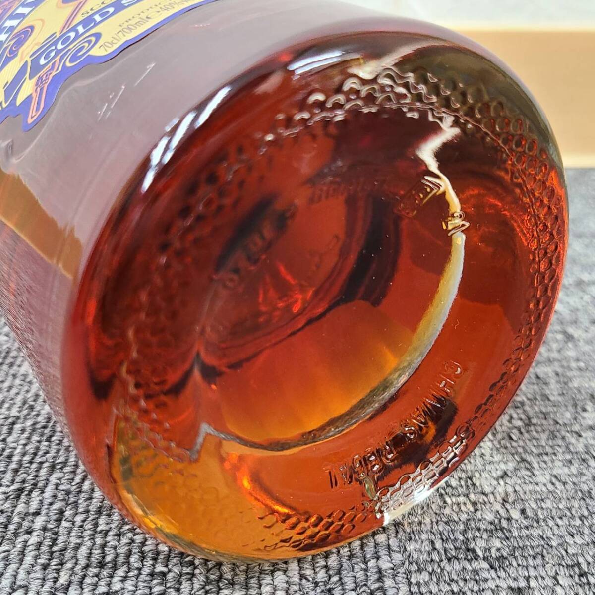 【YYD3005OM】1円～ 未開栓 CHIVAS REGAL シーバスリーガル 18年 GOLD SIGNATURE ゴールドシグネチャー 700ml 40% スコッチウイスキー 酒_画像8