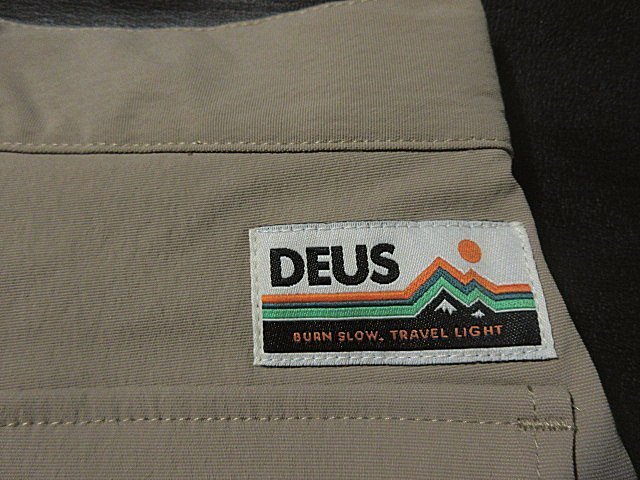 本物正規◆Deus ex Machina デウス◆2WAY/軽量/コンバーチブルパンツ/マウンテンショーツ COMPASS■L■ベージュ KHAKI■新品/アメリカ限定_画像4