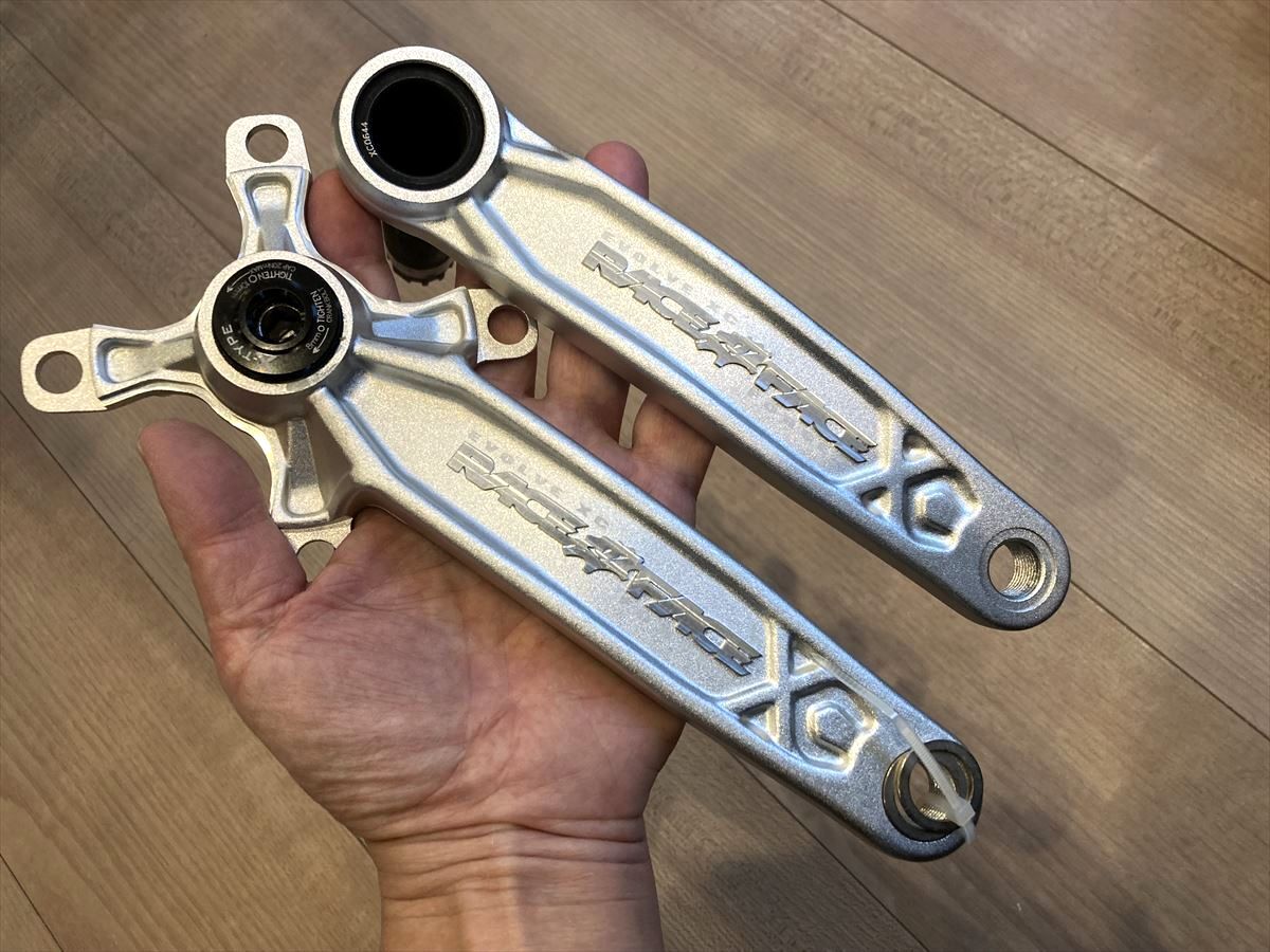 ★1点のみ 未使用 RACEFACE レースフェイス EVOLVE XC 175mm シルバー ホローテックII互換 PCD104 即決_画像1