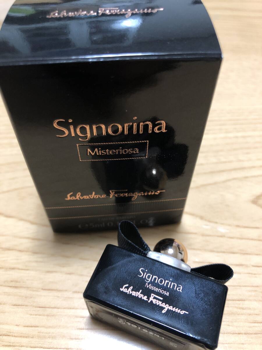 サルヴァトーレフェラガモ オードパルファム 5ML ミニ香水　SIGNORINA MISTERIOSA- Salvatore Ferragamo 自宅保管未使用_画像2