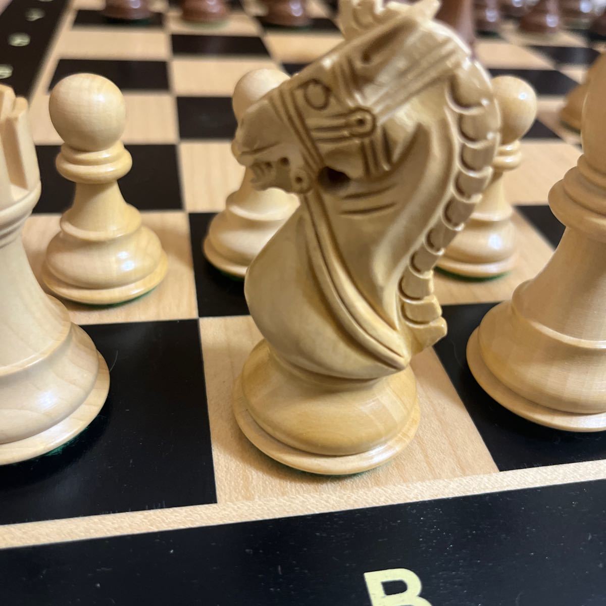 チェス チェスセット 木製 駒 チェスボックス チェスボード 本格手彫り フランス製_画像3
