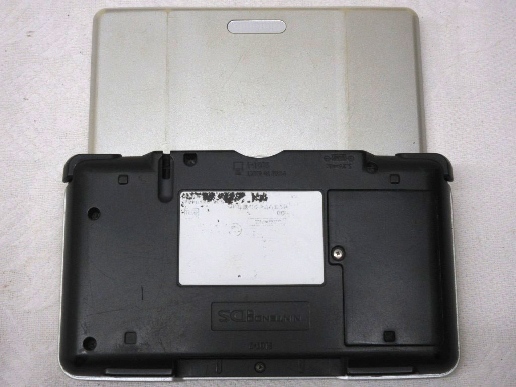 02K014 ニンテンドー DS 初代 通電OK イタミ多数 外観悪い 現状 02K014 ニンテンドー DS 初代 通電OK イタミ多数 外観悪い 現状