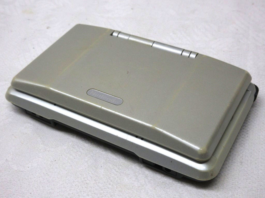02K014 ニンテンドー DS 初代 通電OK イタミ多数 外観悪い 現状 02K014 ニンテンドー DS 初代 通電OK イタミ多数 外観悪い 現状