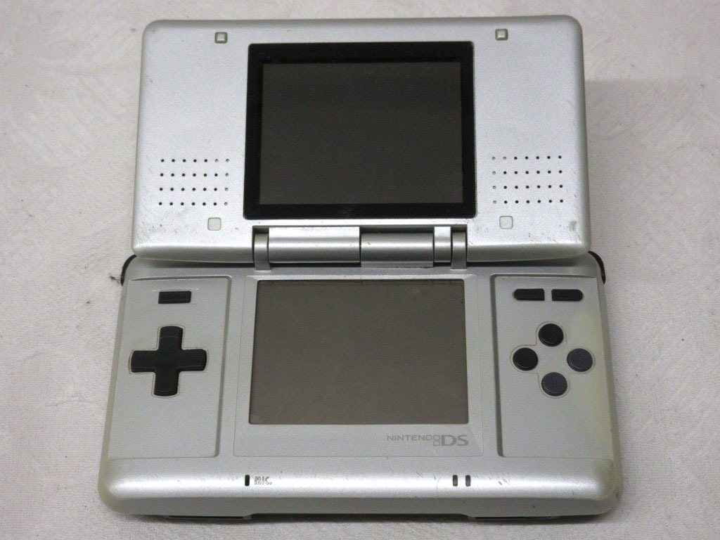 02K014 ニンテンドー DS 初代 通電OK イタミ多数 外観悪い 現状 02K014 ニンテンドー DS 初代 通電OK イタミ多数 外観悪い 現状