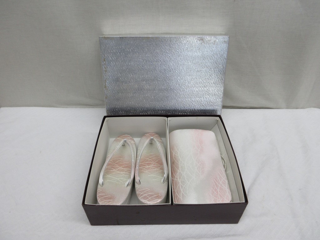 01Y005 【 中古品 】 草履＆バックセット サイズ：全長(約)24.5㎝ / 幅(約)7.5㎝ / 踵高さ(約)6cm ピンク×シルバー 現状渡し_画像10