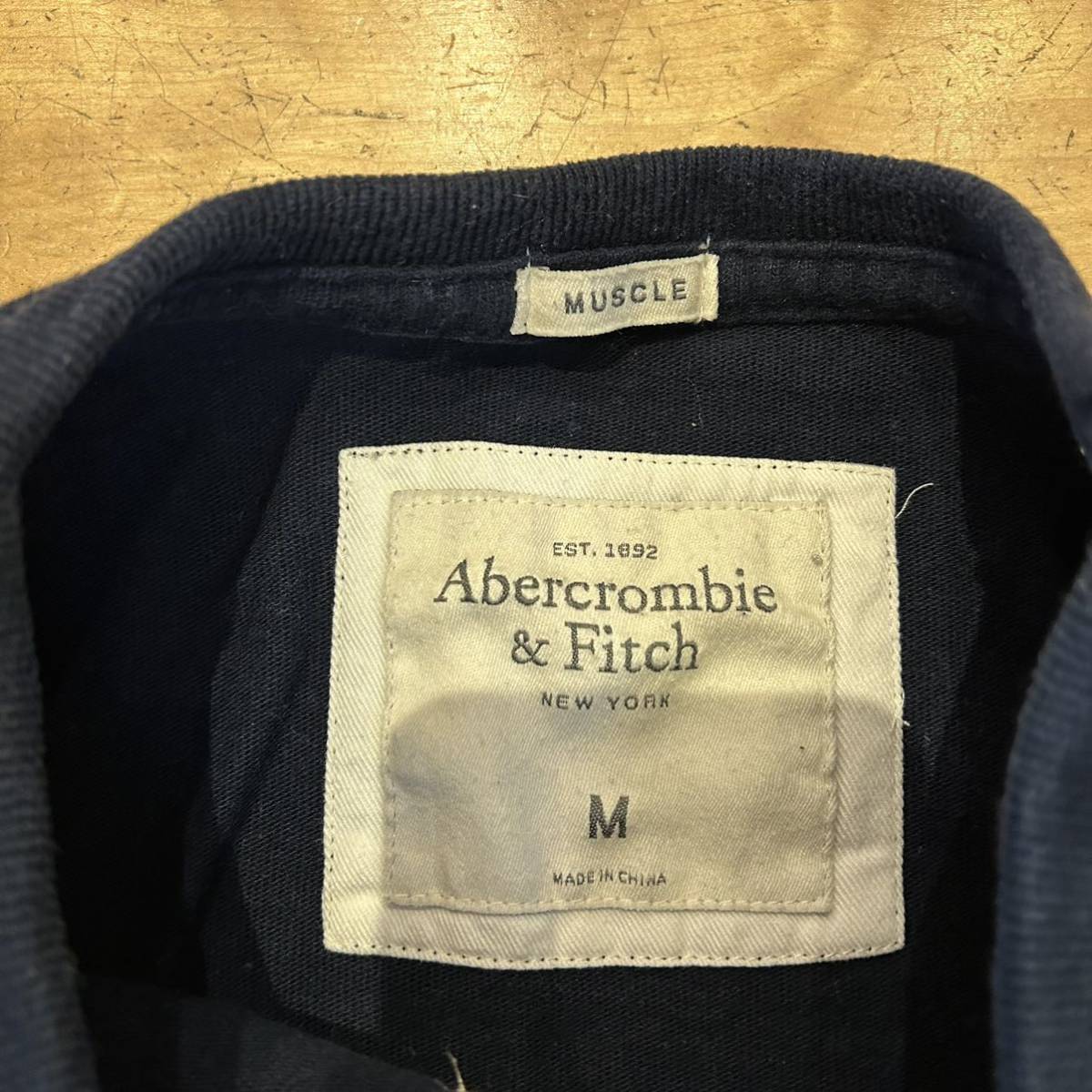 ★Abercrombie&Fitch/アバクロンビー&フィッチ/アバクロ/長袖Tシャツ/Tシャツ/長袖/カットソー/カレッジロゴ/メンズ/Mサイズ_画像5