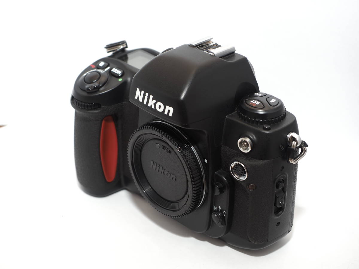 【動作問題なし】フィルムカメラ 一眼レフカメラ オートフォーカス Nikon ニコン F100ボディー_画像1