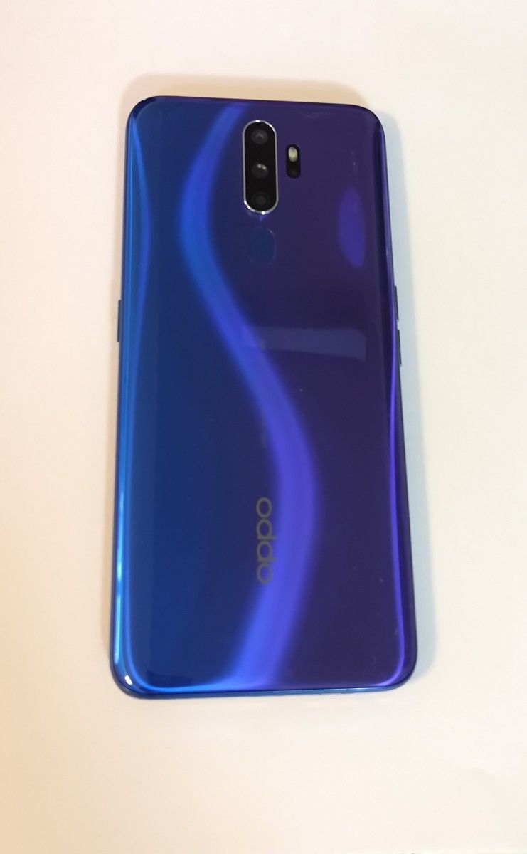 OPPO A5 2020 4GB/64GBモデル ブルー 純正カバー付き スマートフォン