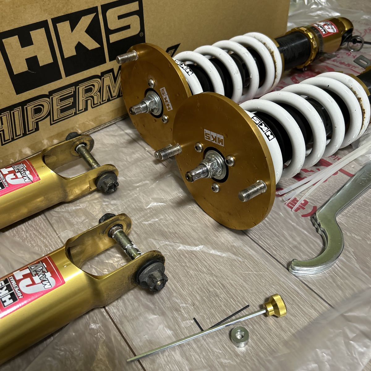 BNR34 BNR33 スカイラインGT-R HKS ハイパーマックス4GT サスペンション BNR34 BNR33 スカイラインGT-R HKS ハイパーマックス4GT サスペンション