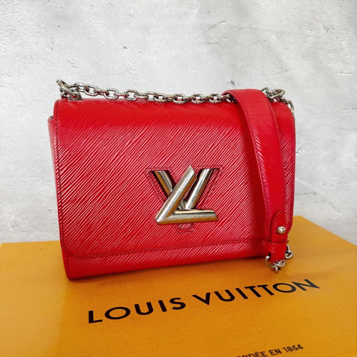 LOUISVUITTON ルイヴィトン ツイスト MM ショルダーバッグ エピ LOUISVUITTON ルイヴィトン ツイスト MM ショルダーバッグ エピ