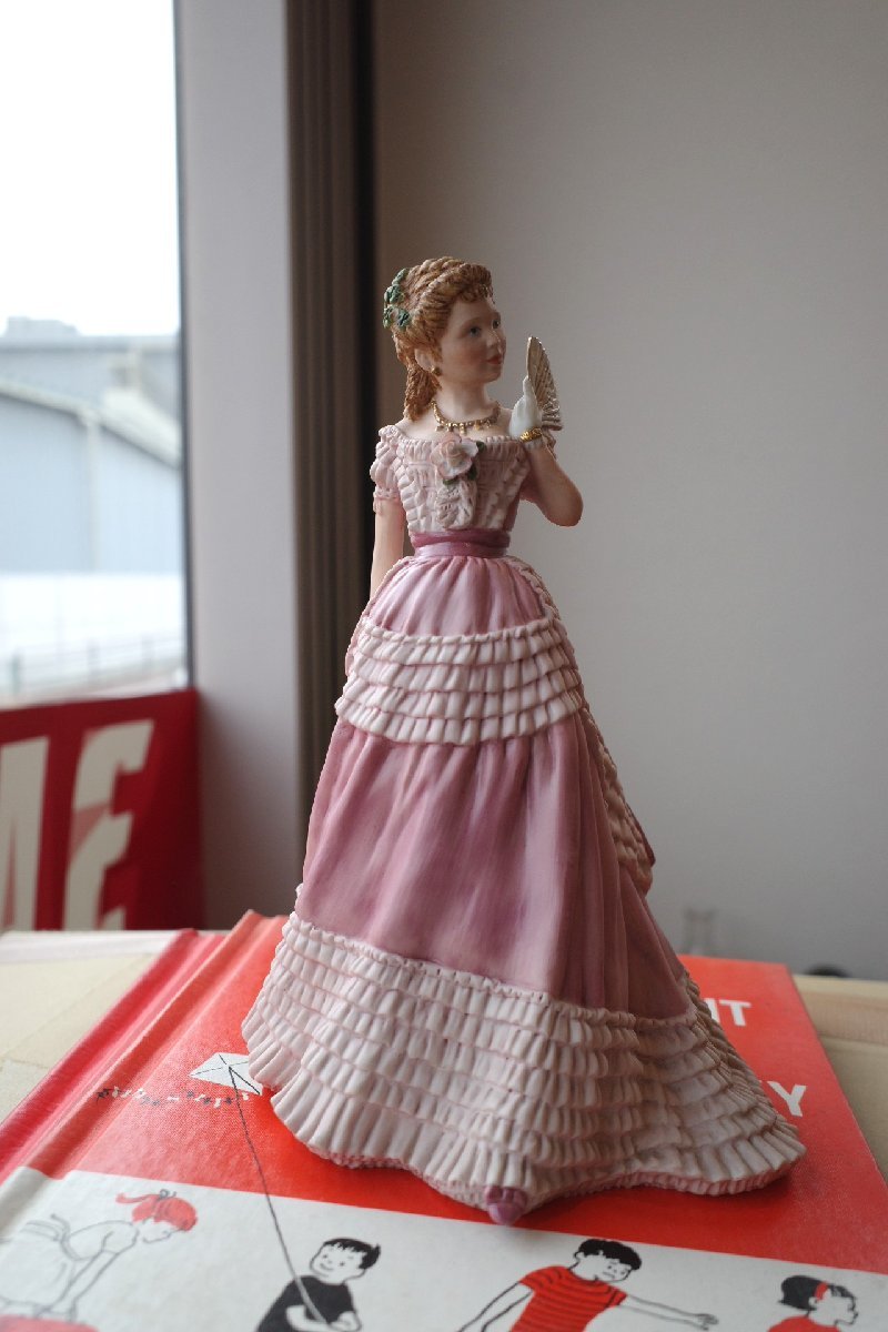 ○WEDGWOOD　ピンクドレスのレディのお人形　フィギュリン　Enchanted Evening Pauline Parsons　英国の衣装　古道具のgplus広島 2402i_画像1