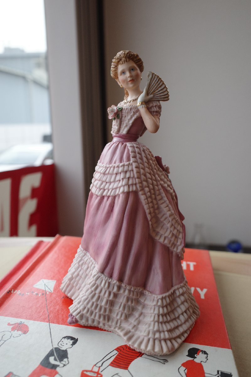 ○WEDGWOOD　ピンクドレスのレディのお人形　フィギュリン　Enchanted Evening Pauline Parsons　英国の衣装　古道具のgplus広島 2402i_画像3