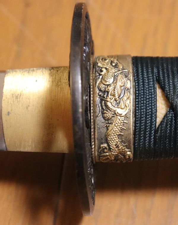 本格居合刀 とてもかっこいい龍図の縁頭 目貫に龍図の透かし鍔の模造刀 居合刀 n424_画像5