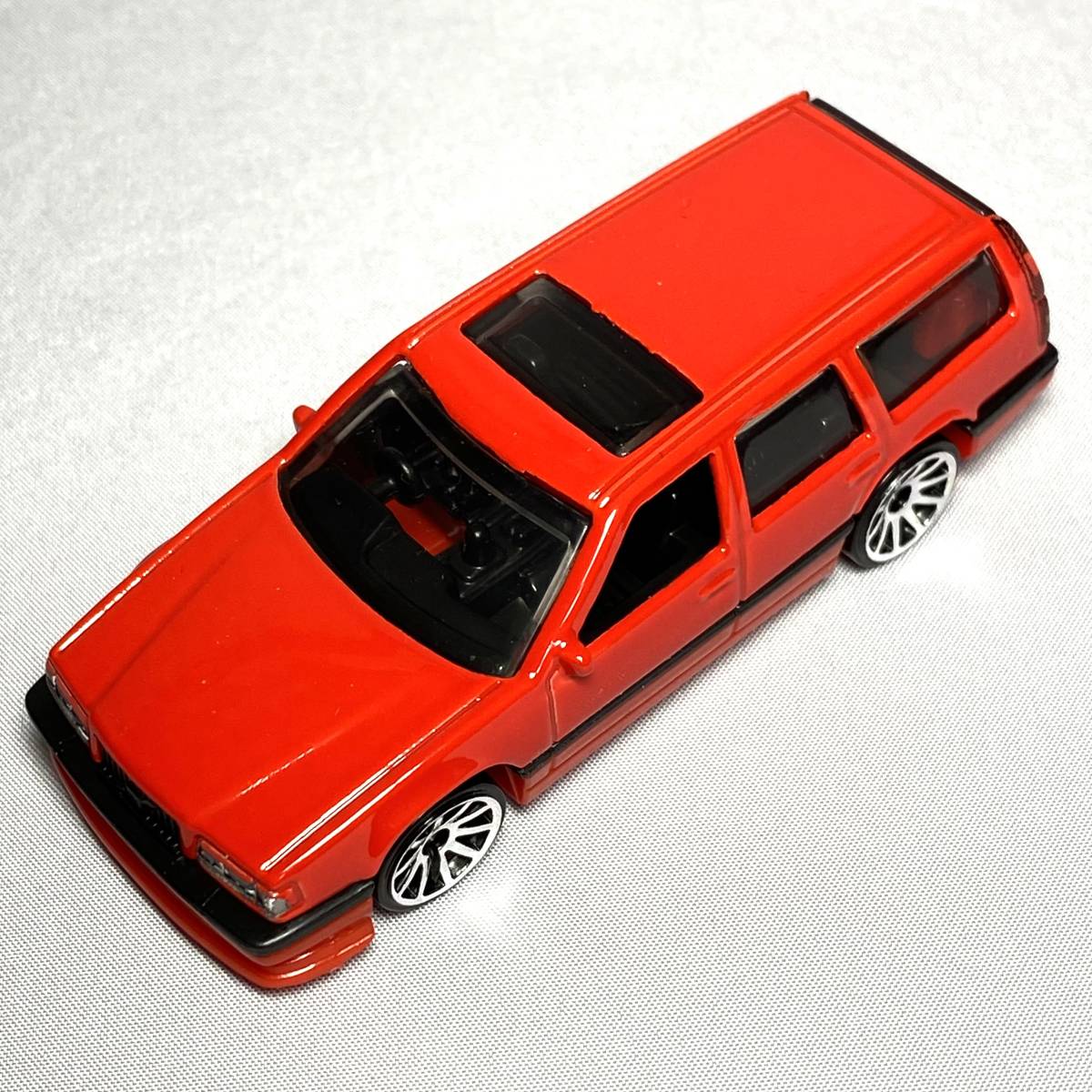 1/64 Hotwheels ★ VOLVO 850 ESTATE ★ レッド ルース_画像4