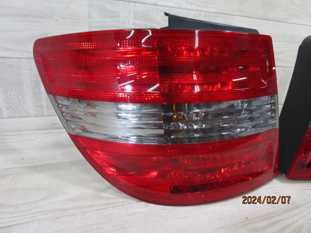 240126001469200 Benz B Class 245232 tail lamp set 