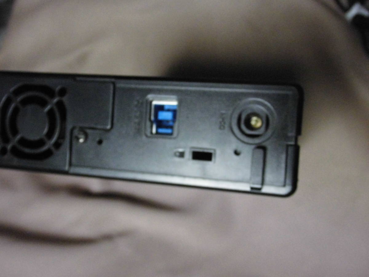 BUFFALO バッファロー HD-LB1.0TU3-BKC　1TB 外付けHDD 　ACアダプター、USBケーブル付き_画像3