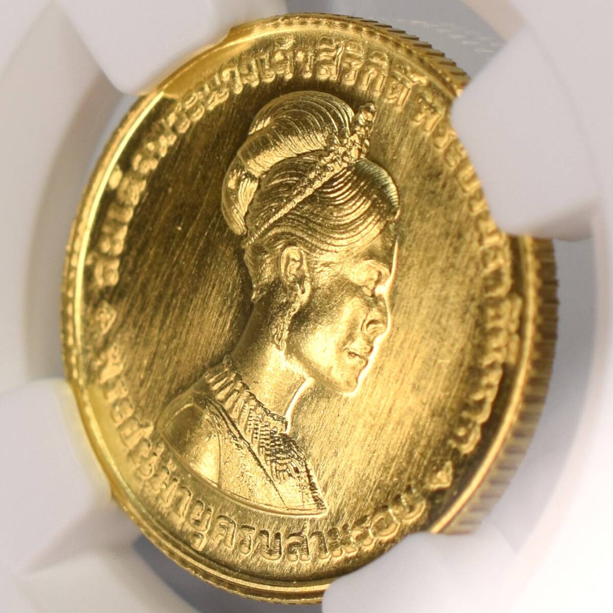 【★準々最高鑑定】1968年 タイ シリキット女王 生誕36年誕生日記念 300バーツ 金貨 NGC MS67 ゴールド アンティークコイン モダンコイン_画像6