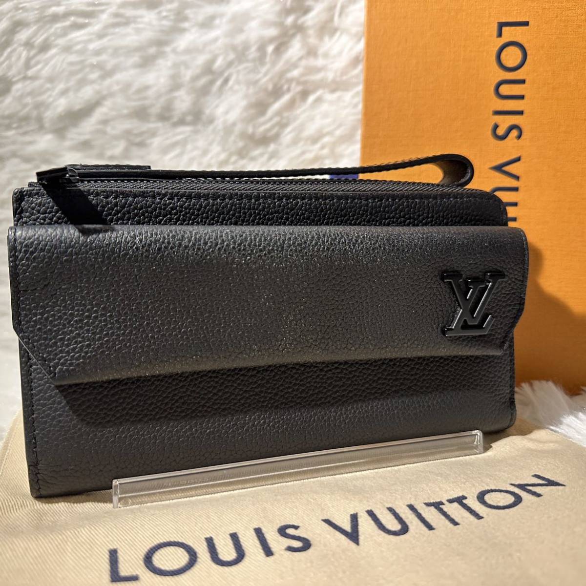 ★極美品★LOUIS VUITTON ルイヴィトン アエログラム ジッピーウォレット ドラゴンヌ　M69831長財布 メンズ レディース 正規品 黒_画像1