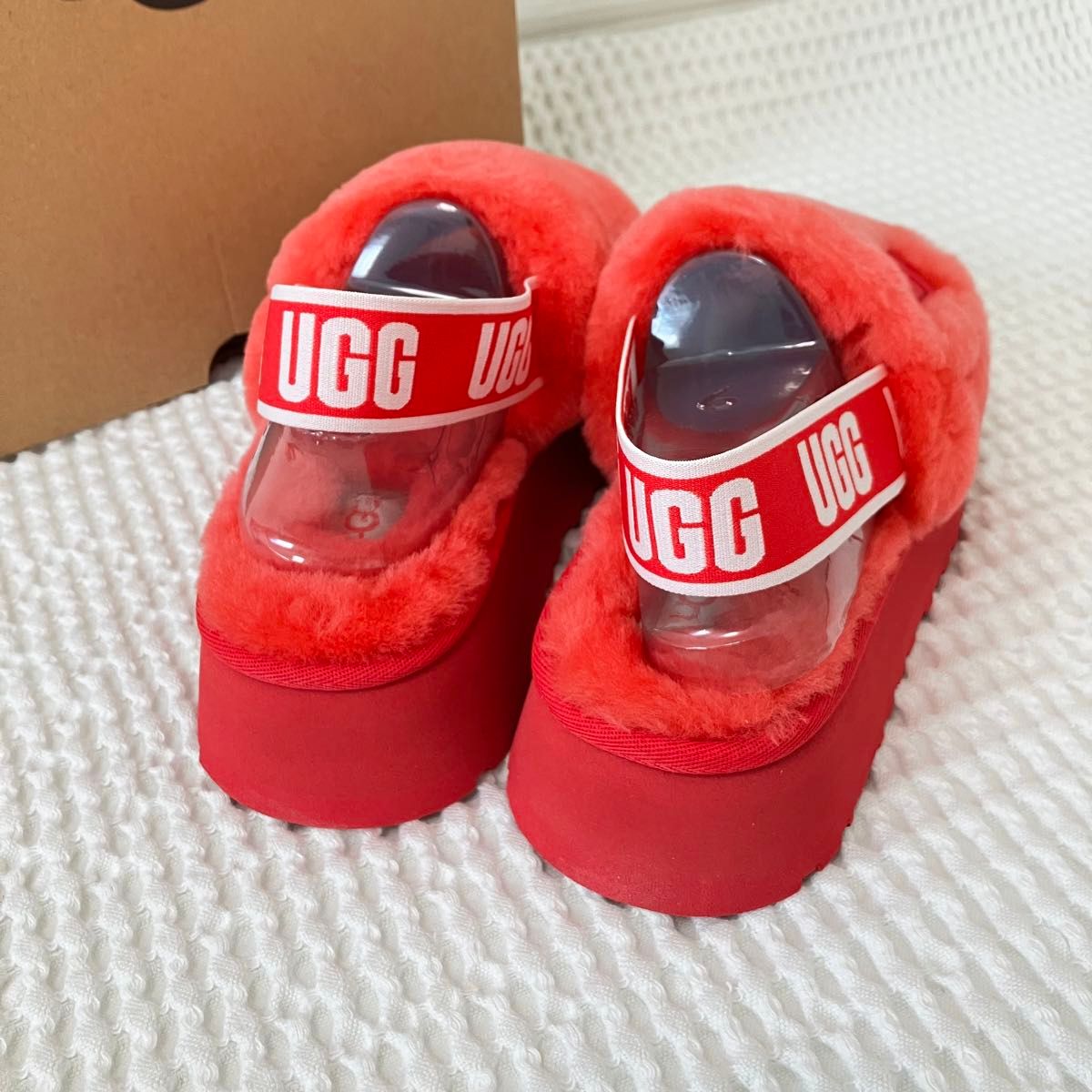 新品　アグ　ugg　サンダル　ムートン　ピンク　ファー　派手　23 厚底 スリッポン