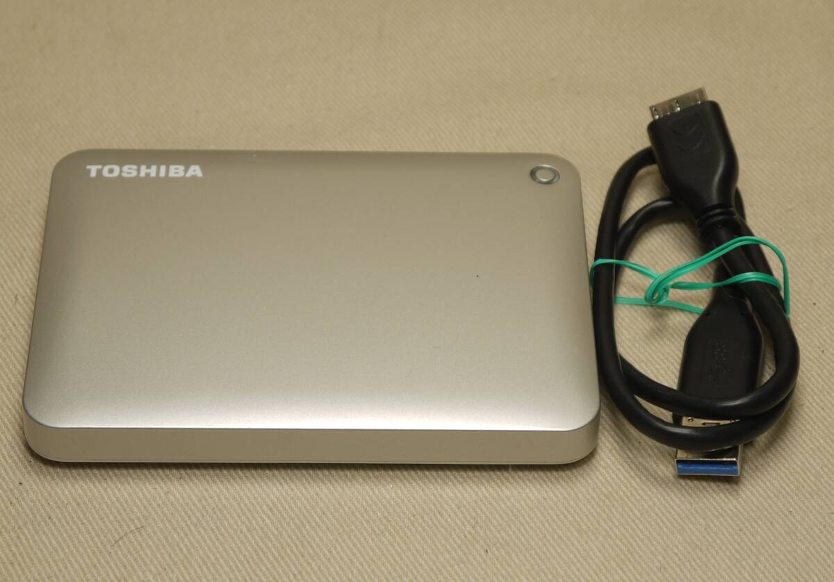 2.5インチ　ポータブルハードディスク　USB3.0 　1TB　東芝　HD-PE10TG_画像1