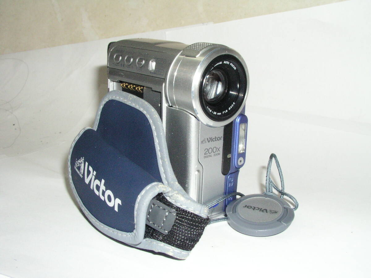 5858●● Victor GR-DX115、MiniDVテープ式ビデオカメラ ●75の画像2