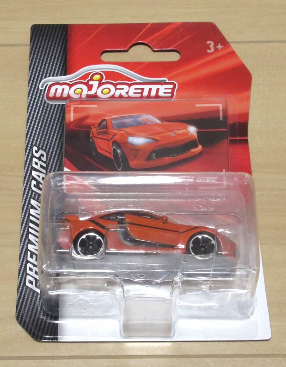 ★新品　マジョレットミニカー　1/64　プレミアムカーズ　「トヨタ GT86（オレンジ）」 トレーディングカード付_画像2