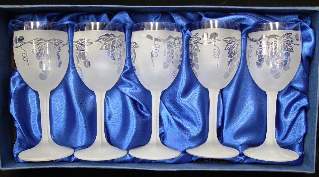(0226) high class wine glass .. pattern 5 customer set boxed height 16.5., calibre 6.