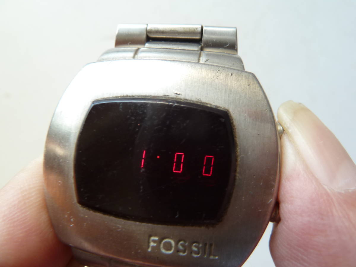 FOSSIL　フォッシル　LED　メンズ　腕時計　電池交換済み　稼働品　デジタル_画像3