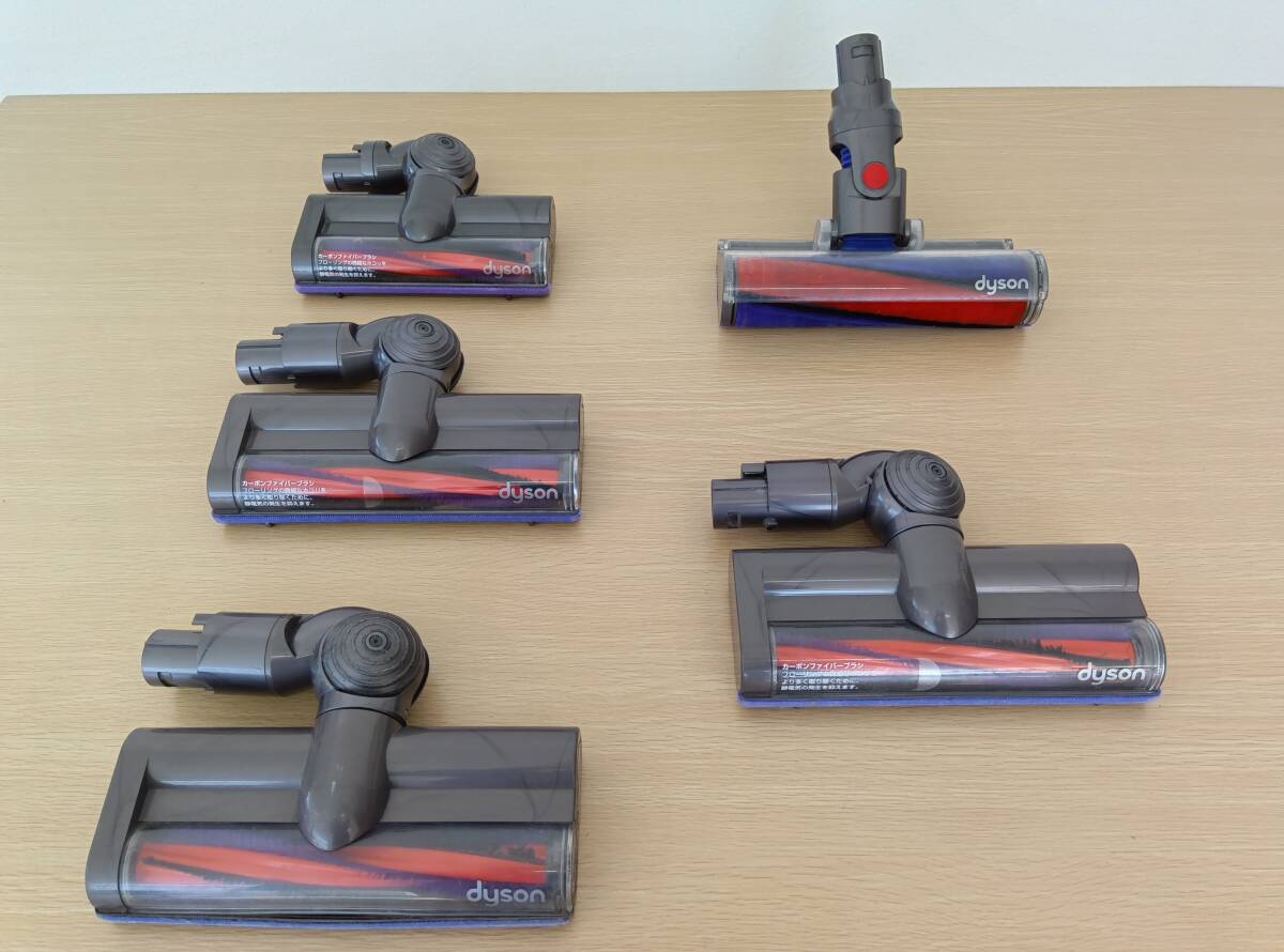 ☆【EM93】dyson ダイソン パーツセット コンビネーションノズル カーボンファイバーブラシ ソフトローラークリーナーヘッド まとめ売り _画像4