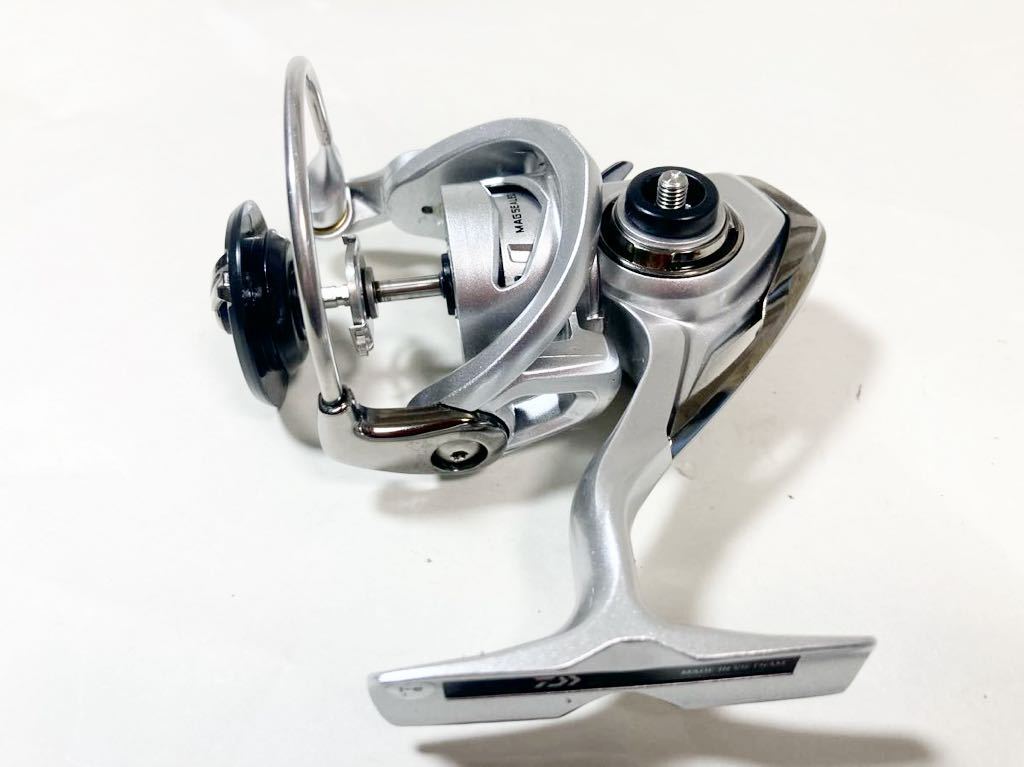 Daiwa ダイワ 21FREAMS フリームスLT2000S本体 中古美品_画像4