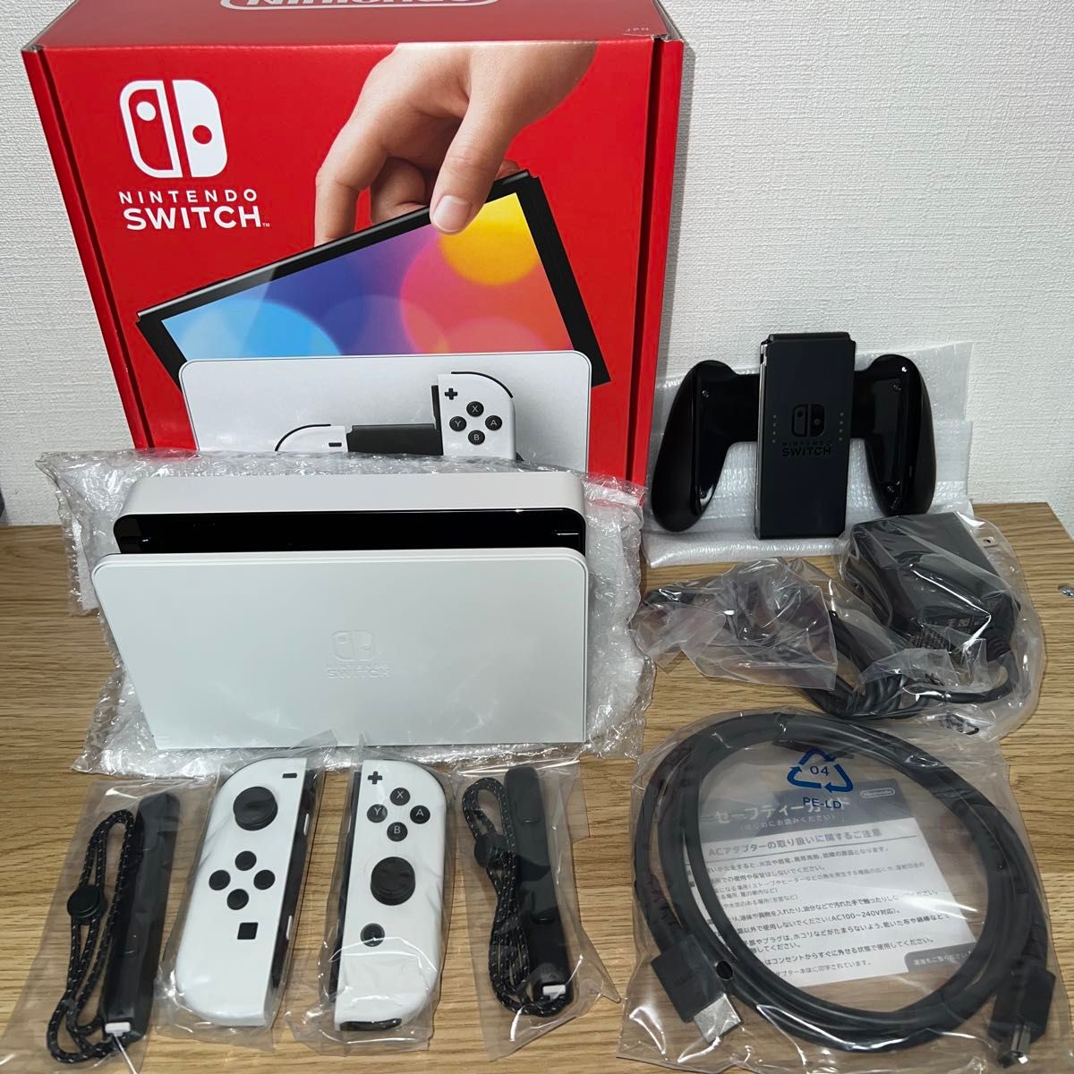 Nintendo Switch 有機ELモデル ホワイトに付属していた純正の付属品セットです　本体は付属しません