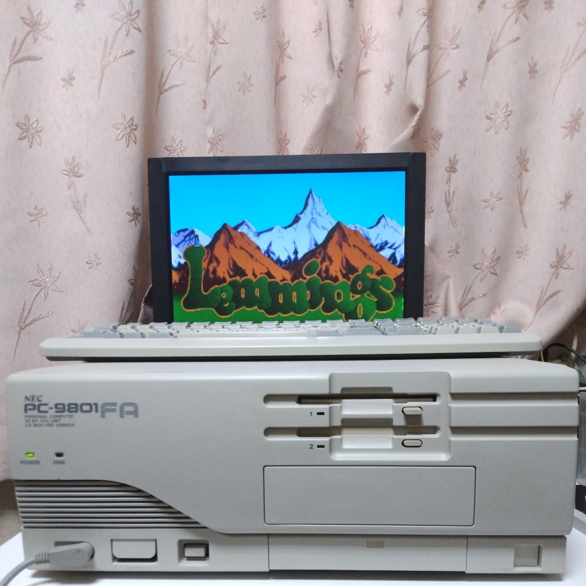 NEC PC-9801FA/U2 1992年(電池新、マザーボード・電源一部・FDDコンデンサ交換)+純正増設メモリボード4MB+純正キーボード_ゲームソフト付属しません