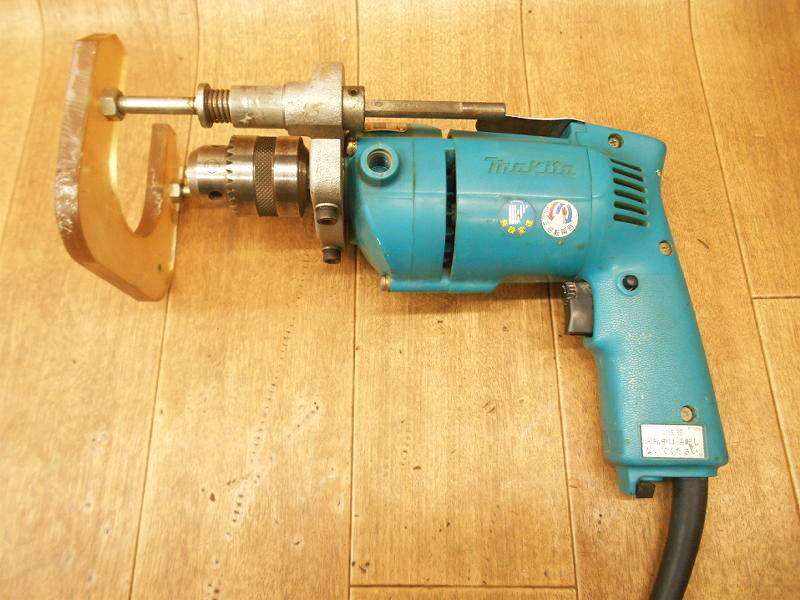 ◆ makita 13mmドリル DP4700 マキタ 電気ドリル 電動ドリル 100V 穴あけ 穿孔 無段変速 正逆転両用 電動工具 大工道具_画像3